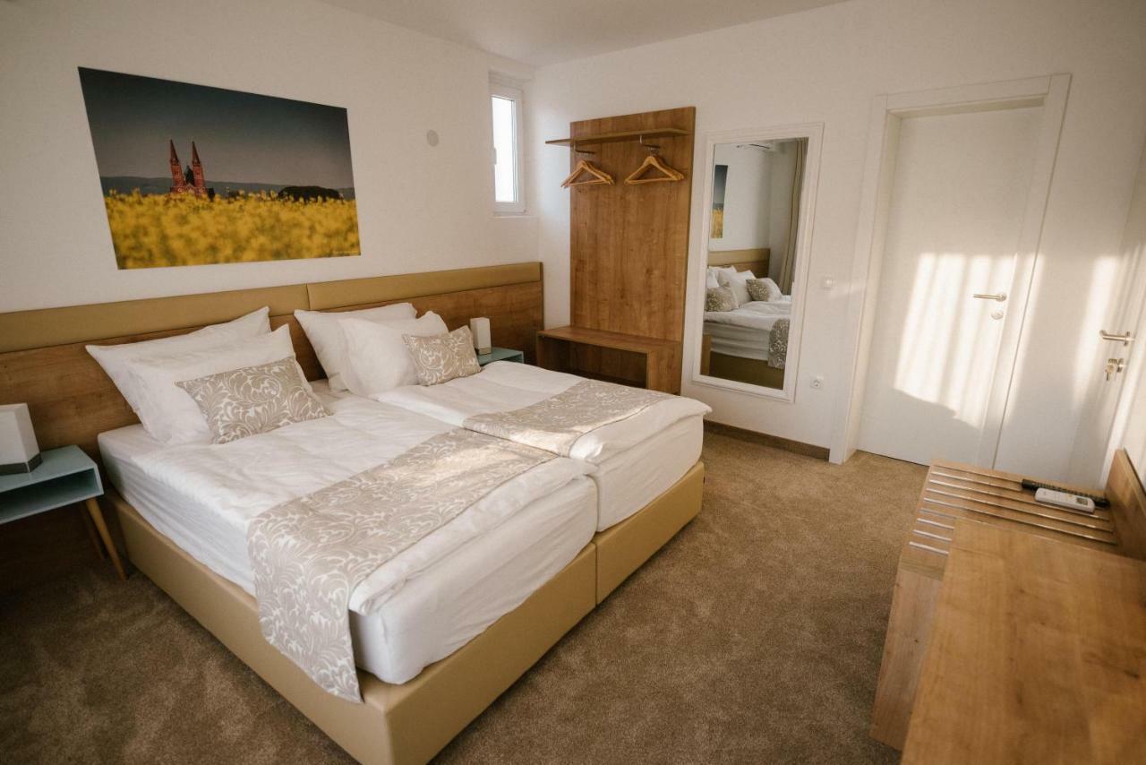 2I Rooms Dakovo Luaran gambar